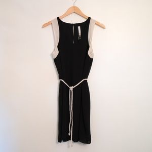 Kensie Black/White Sleeveless Chiffon Belted Dress